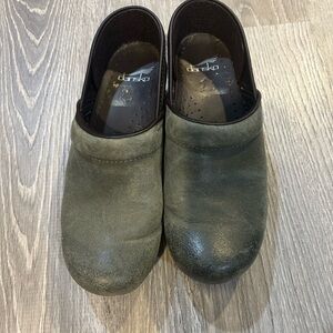 Dansko Woman’s green size 38 clogs